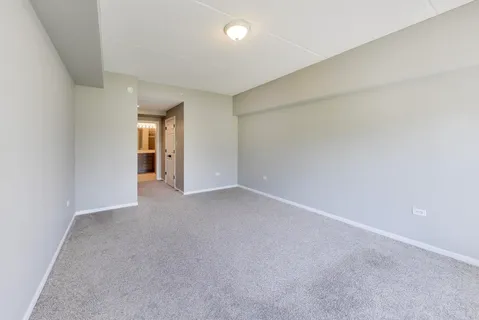 $339,000 | 105 Lakeview Drive, Unit 307, Bloomingdale, IL 60108