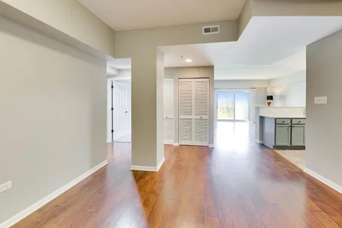 $339,000 | 105 Lakeview Drive, Unit 307, Bloomingdale, IL 60108