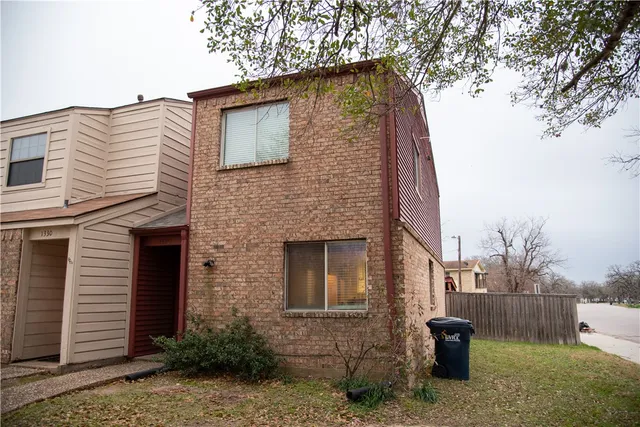 $1,400 | 1328 Airline Drive, College Station, TX 77845