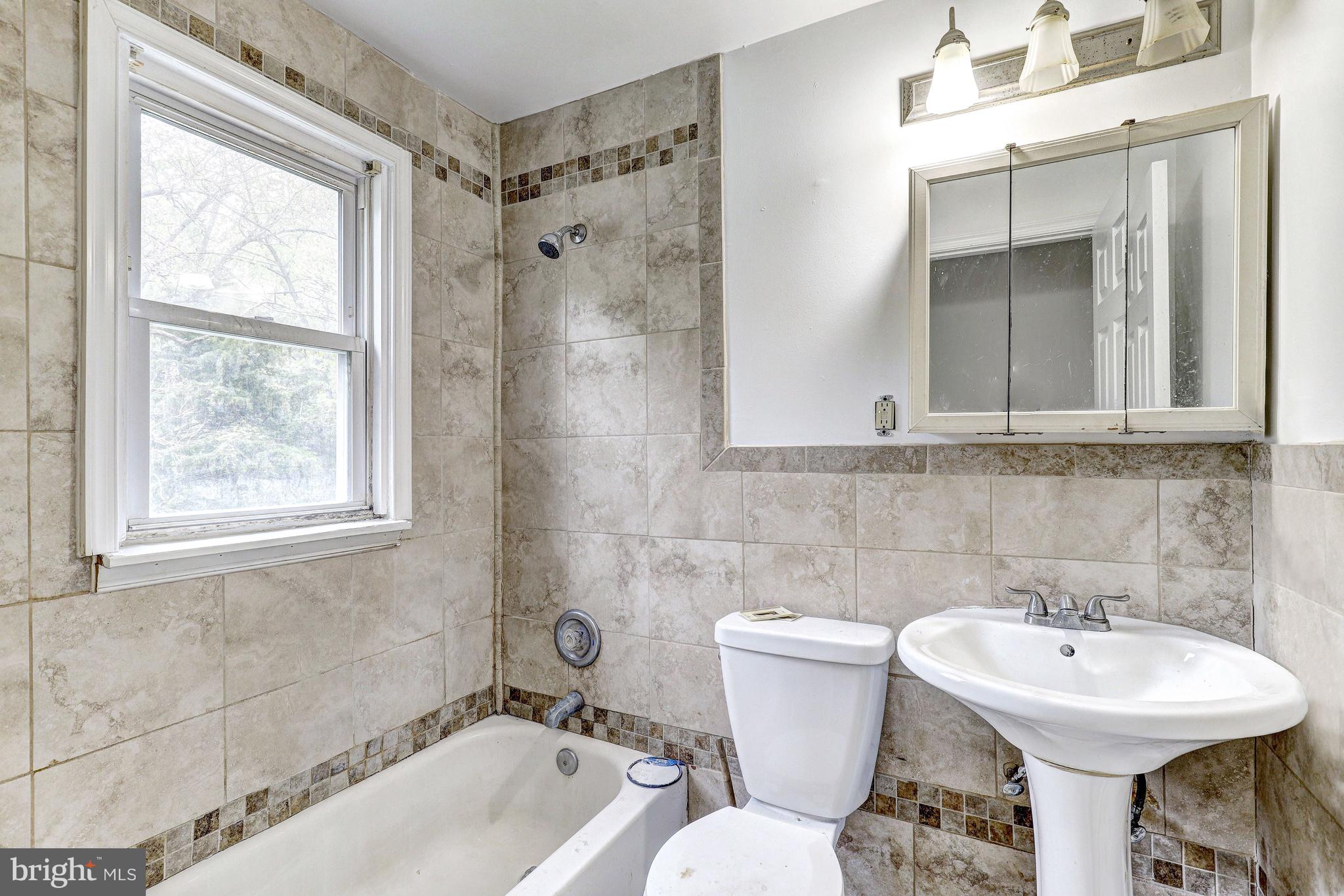 4527 Fairfax Road Baltimore, MD 21216 - Photo 11 of 17 Upper Level | Full Bath
