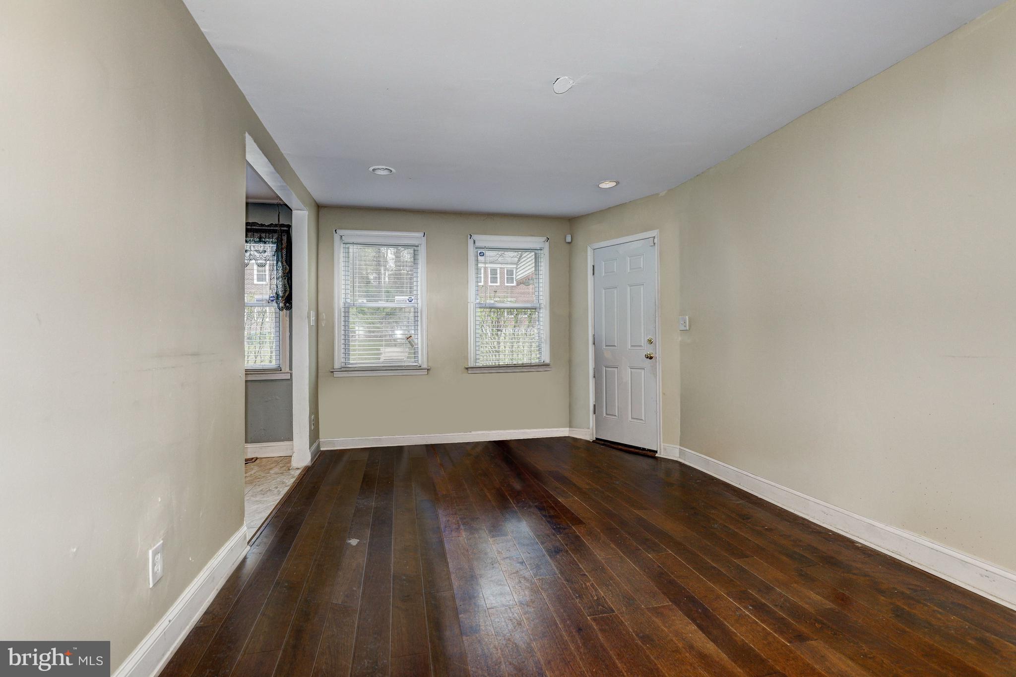 4527 Fairfax Road Baltimore, MD 21216 - Photo 2 of 17 Living Room