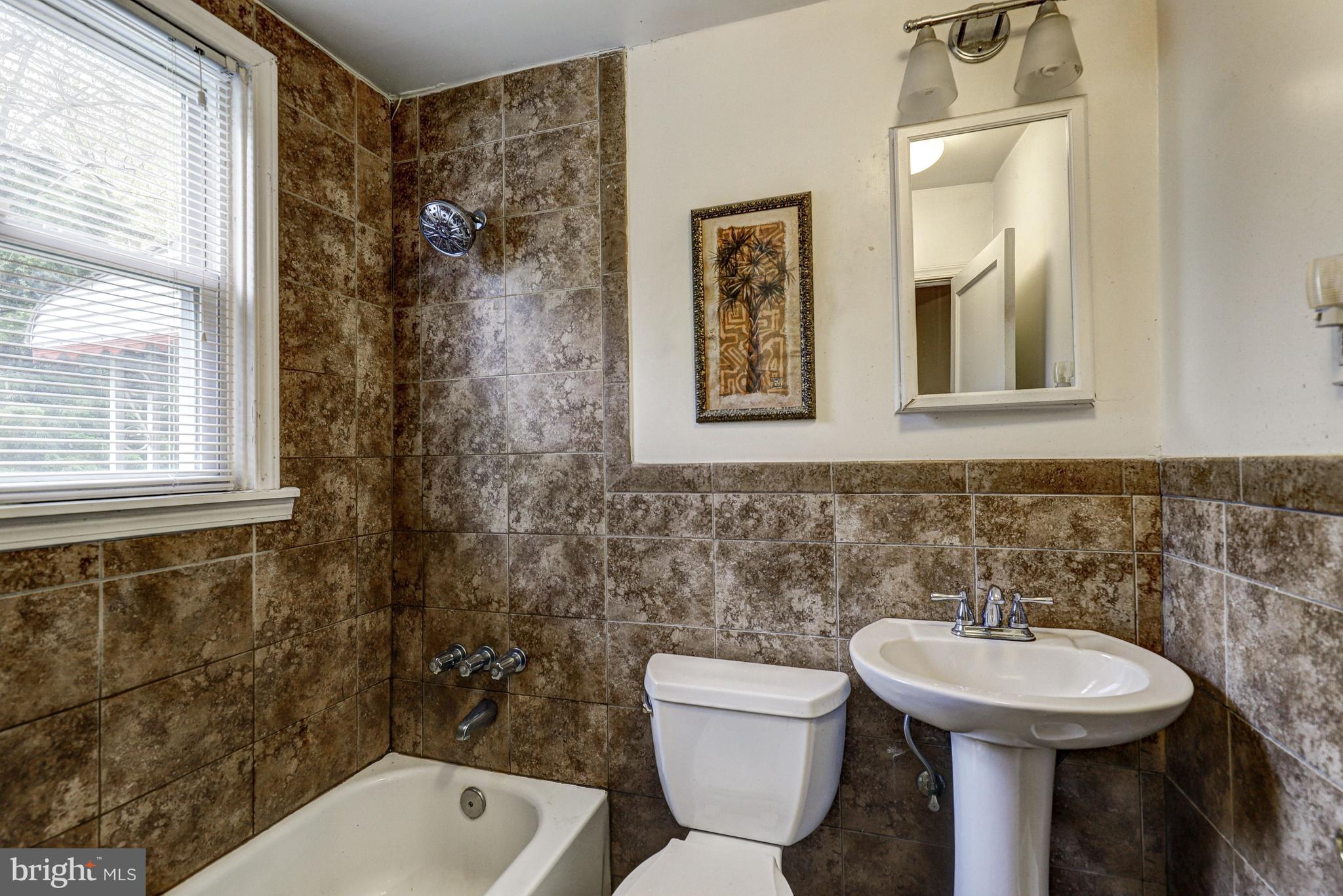 4527 Fairfax Road Baltimore, MD 21216 - Photo 6 of 17 Full Bath