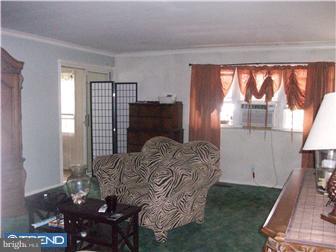 3217 Fairdale Road Philadelphia, PA 19154 - Photo 3 of 12 Living Room