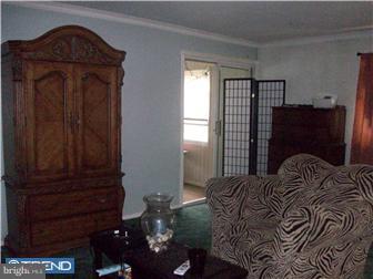 3217 Fairdale Road Philadelphia, PA 19154 - Photo 4 of 12 Living Room