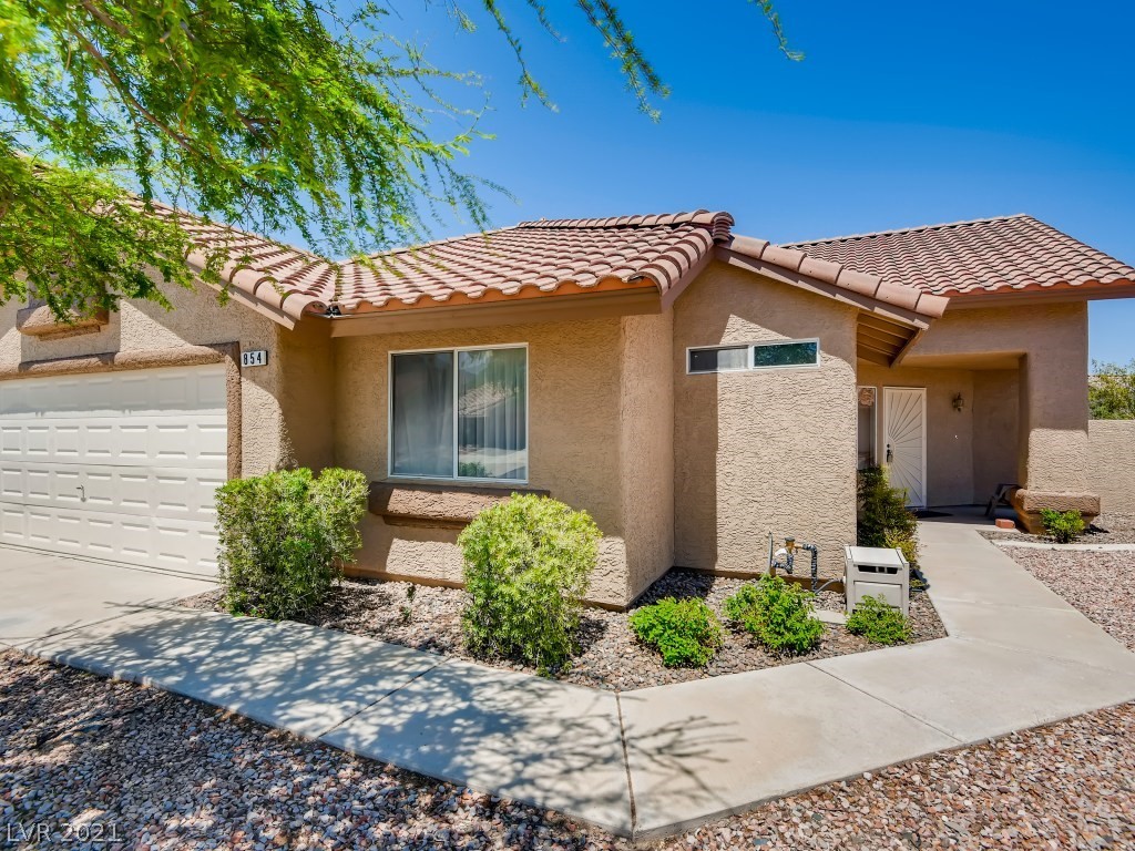 854 Coastal Beach Road Henderson, NV 89002 - Photo 3 of 28