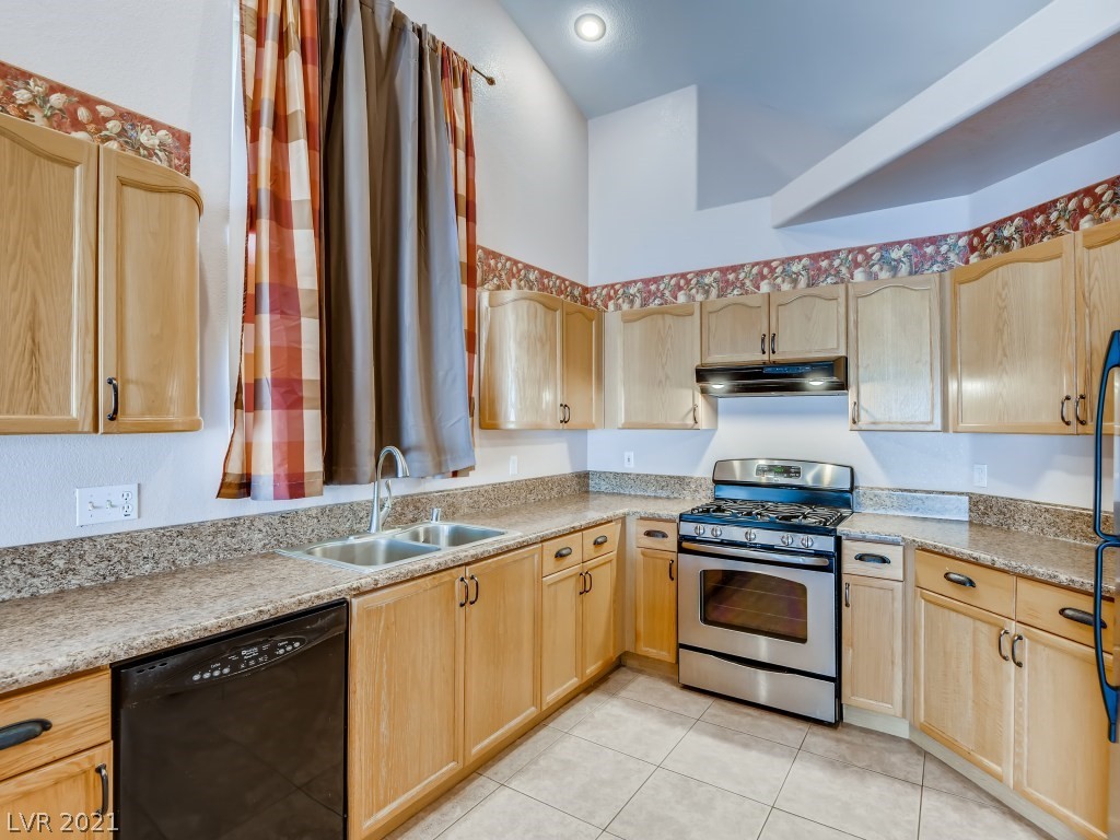 854 Coastal Beach Road Henderson, NV 89002 - Photo 6 of 28