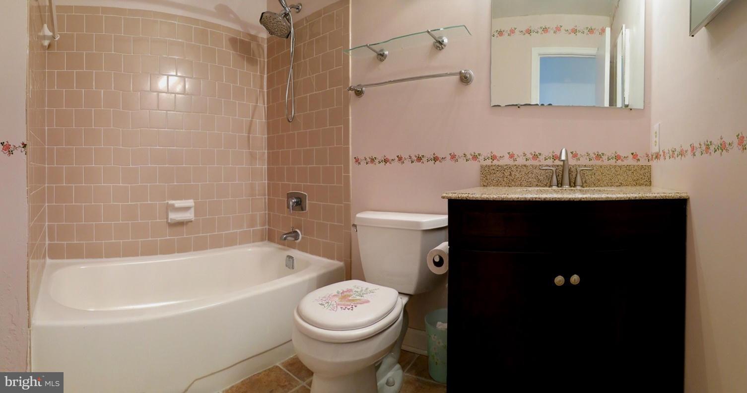 6822 Stringer Court Springfield, VA 22150 - Photo 11 of 19 Hall Bath
