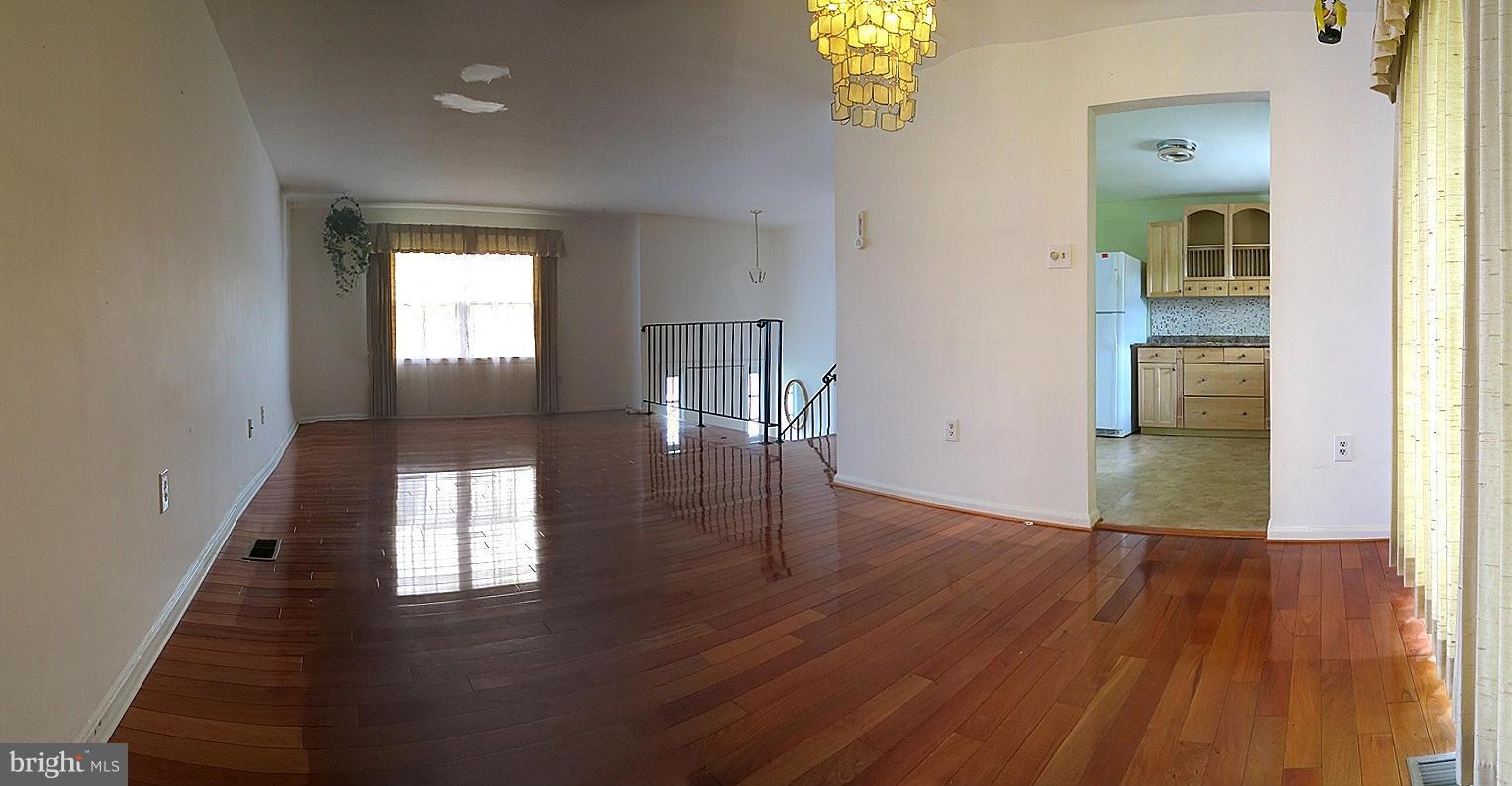 6822 Stringer Court Springfield, VA 22150 - Photo 4 of 19 Living Room