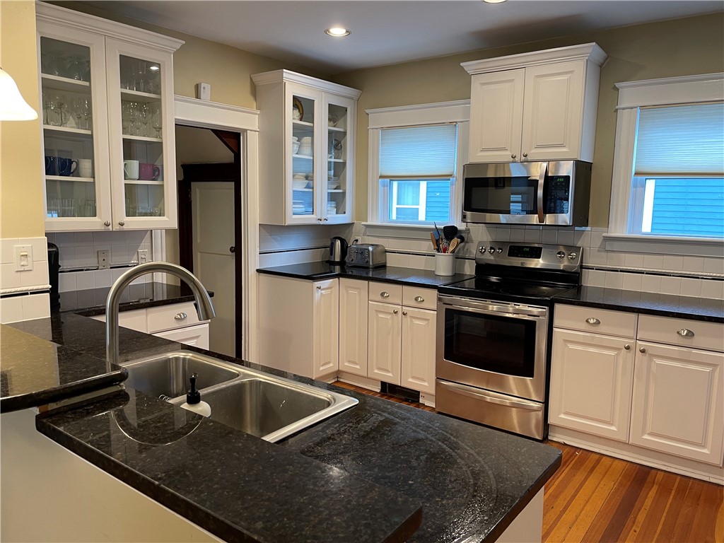 35 Annandale Road Newport, RI 02840 - Photo 1 of 28 Gallery Image 1