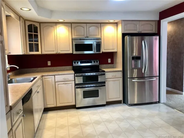 $2,800 | 49 Cheshire Drive, South Windsor, CT 06074