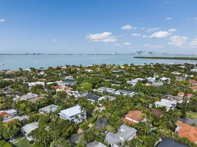 $4,600,000 | 315 Palmwood Lane, Key Biscayne, FL 33149