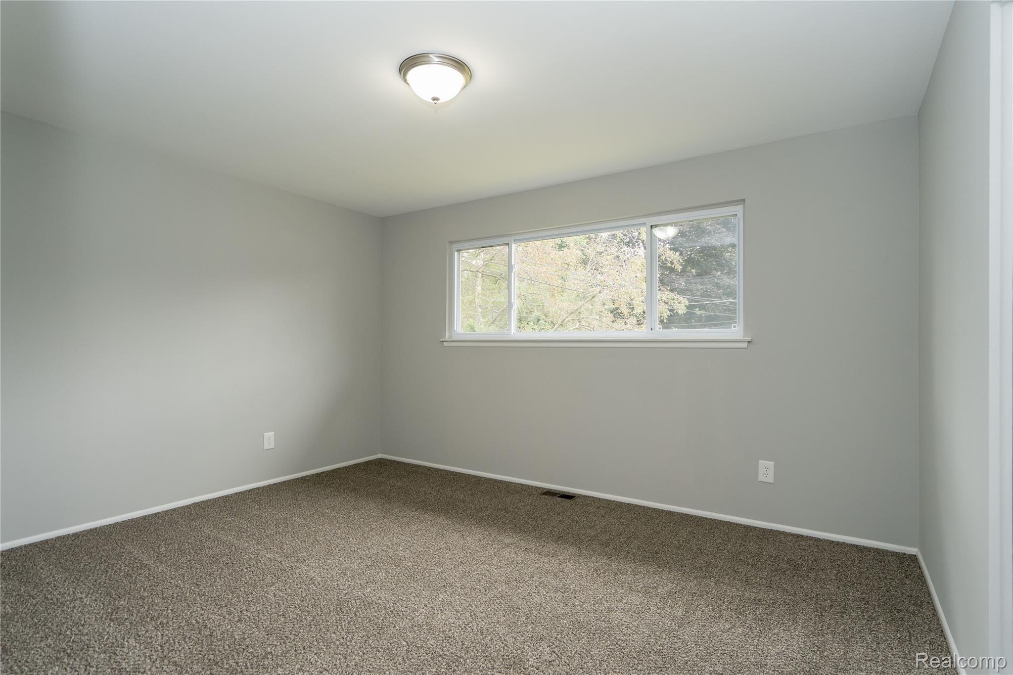 2572 North Trail Road Walled Lake, MI 48390 - Photo 49 of 59 DSC05625.jpg