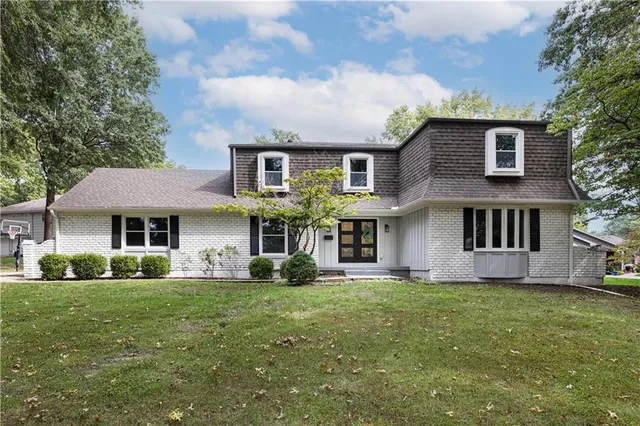 $725,000 | 10425 Mohawk Lane, Leawood, KS 66206
