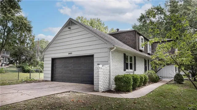 $725,000 | 10425 Mohawk Lane, Leawood, KS 66206