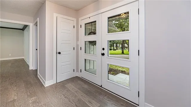 $725,000 | 10425 Mohawk Lane, Leawood, KS 66206