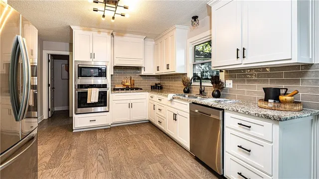 $725,000 | 10425 Mohawk Lane, Leawood, KS 66206