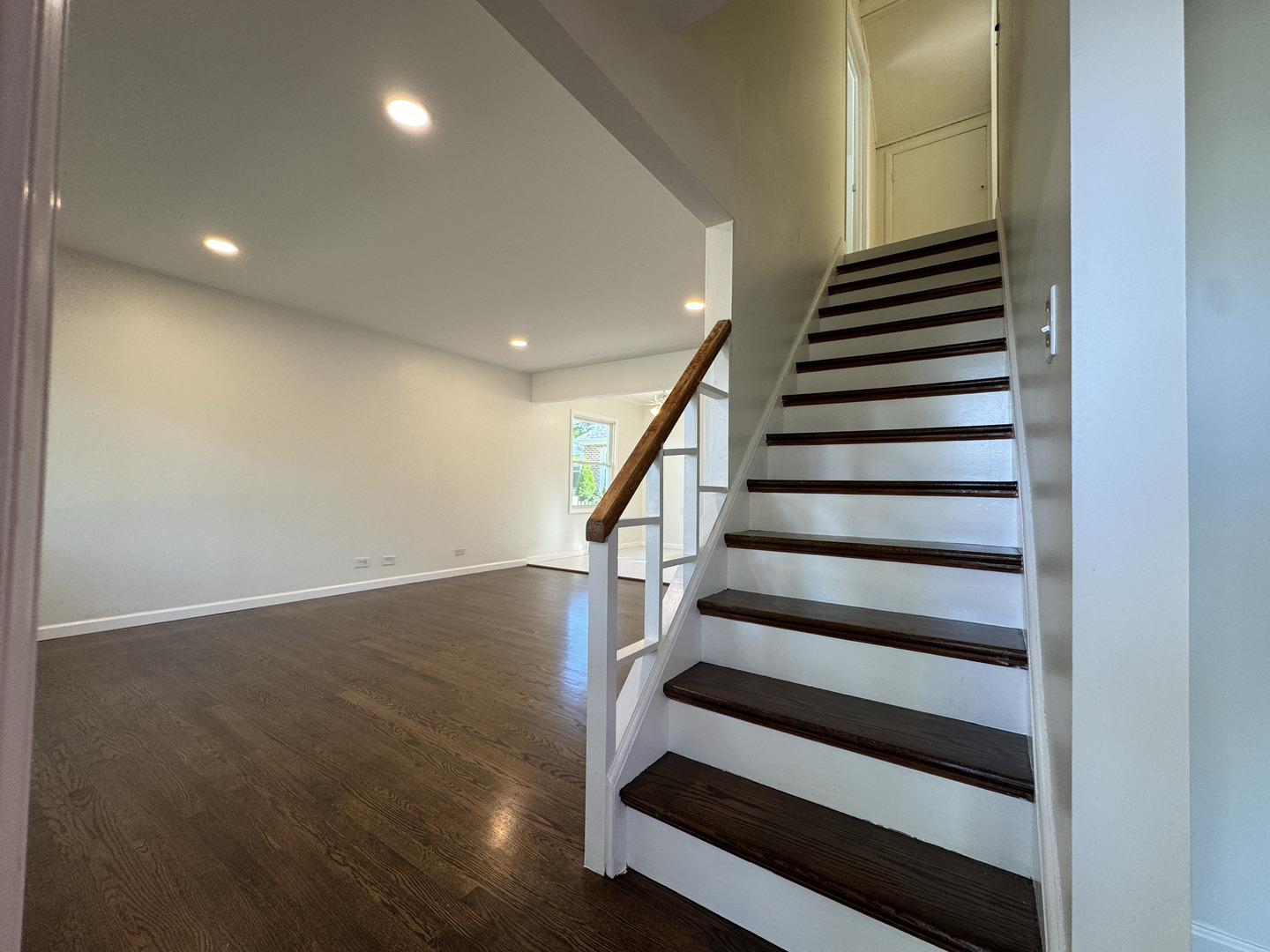 709 West Glencoe Road Palatine, IL 60067 - Photo 12 of 19 a view of entryway with wooden floor