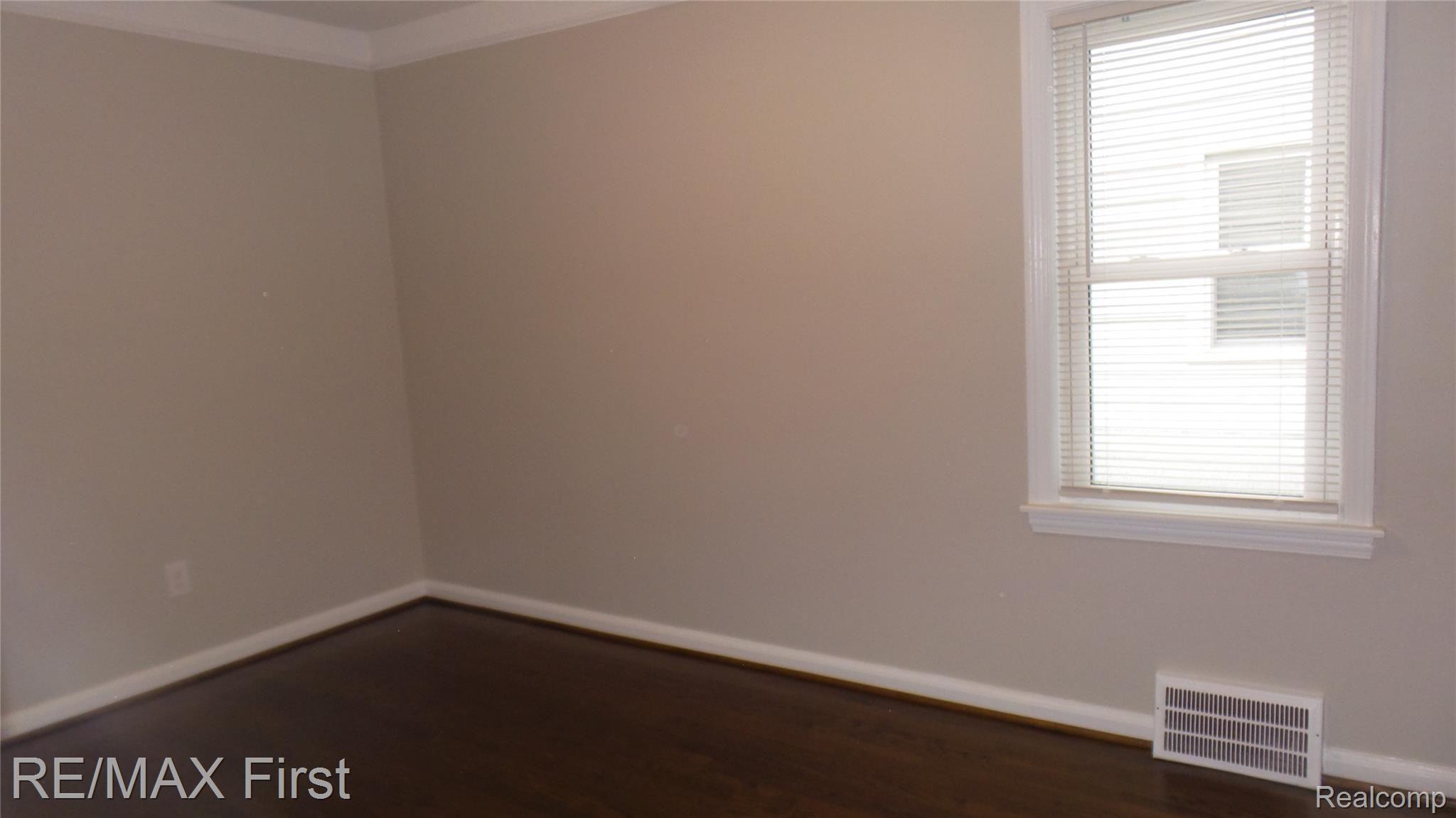 2350 Cambridge Road Berkley, MI 48072 - Photo 23 of 29 20200801_150141.jpg