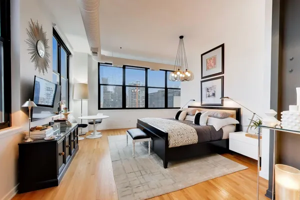 $840,000 | 547 South Clark Street, Unit 1403, Chicago, IL 60605