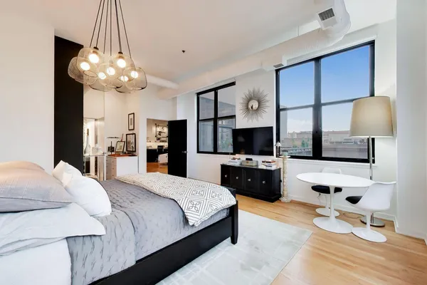 $840,000 | 547 South Clark Street, Unit 1403, Chicago, IL 60605