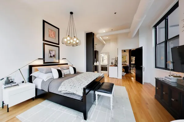 $840,000 | 547 South Clark Street, Unit 1403, Chicago, IL 60605