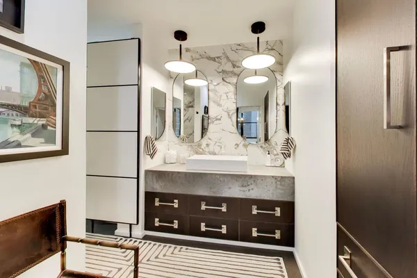 $840,000 | 547 South Clark Street, Unit 1403, Chicago, IL 60605