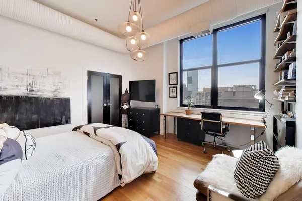 $840,000 | 547 South Clark Street, Unit 1403, Chicago, IL 60605