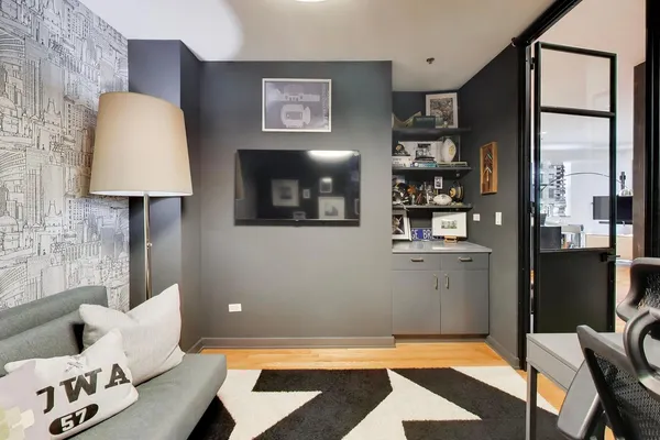 $840,000 | 547 South Clark Street, Unit 1403, Chicago, IL 60605
