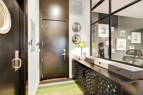 $840,000 | 547 South Clark Street, Unit 1403, Chicago, IL 60605