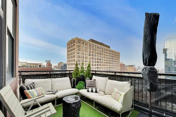 $840,000 | 547 South Clark Street, Unit 1403, Chicago, IL 60605