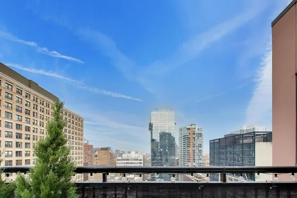 $840,000 | 547 South Clark Street, Unit 1403, Chicago, IL 60605