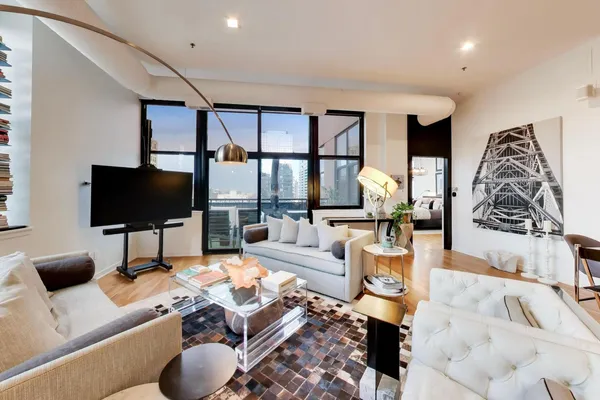 $840,000 | 547 South Clark Street, Unit 1403, Chicago, IL 60605