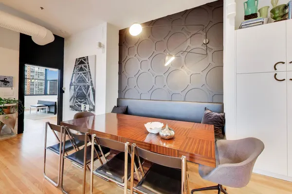 $840,000 | 547 South Clark Street, Unit 1403, Chicago, IL 60605