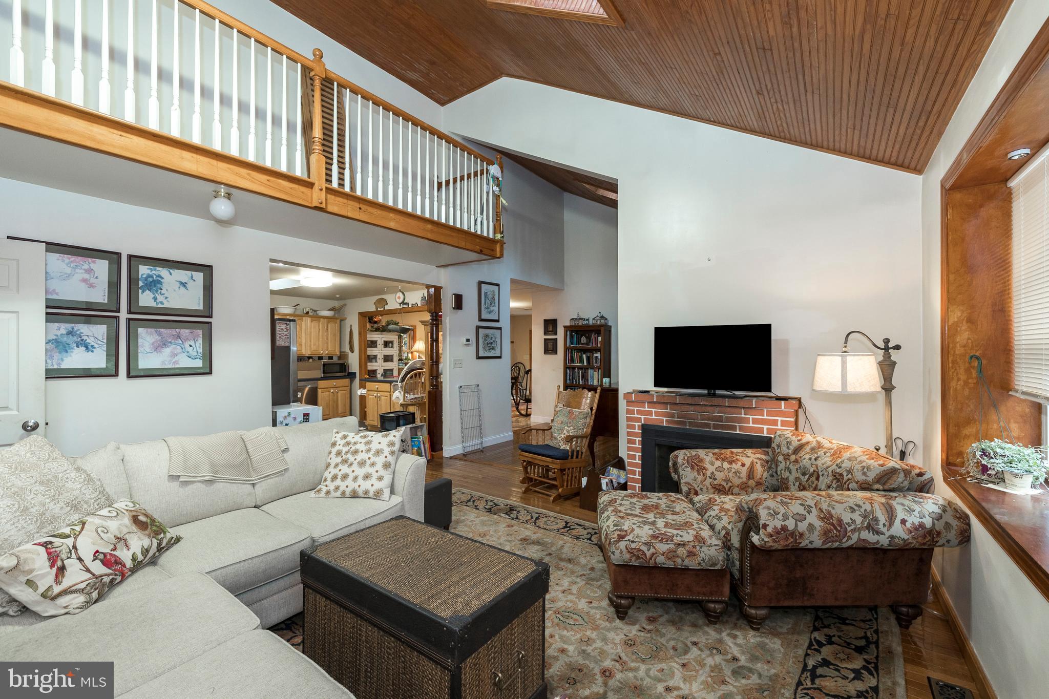 29 Hollow Road Paoli, PA 19301 - Photo 7 of 22 Living Room with Overlook