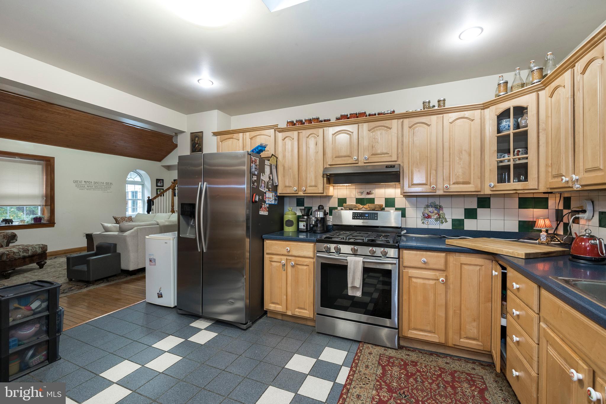 29 Hollow Road Paoli, PA 19301 - Photo 10 of 22 Kitchen with Tile Floor and Backsplash