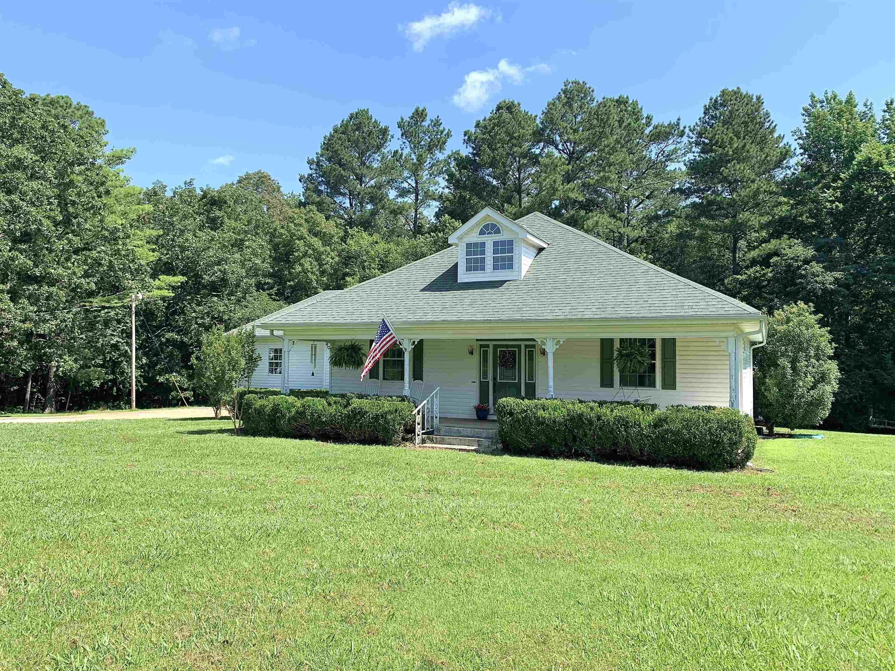 7675 Peavine Road Middleton, TN 38052 - Photo 25 of 26 a front view of a house with garden