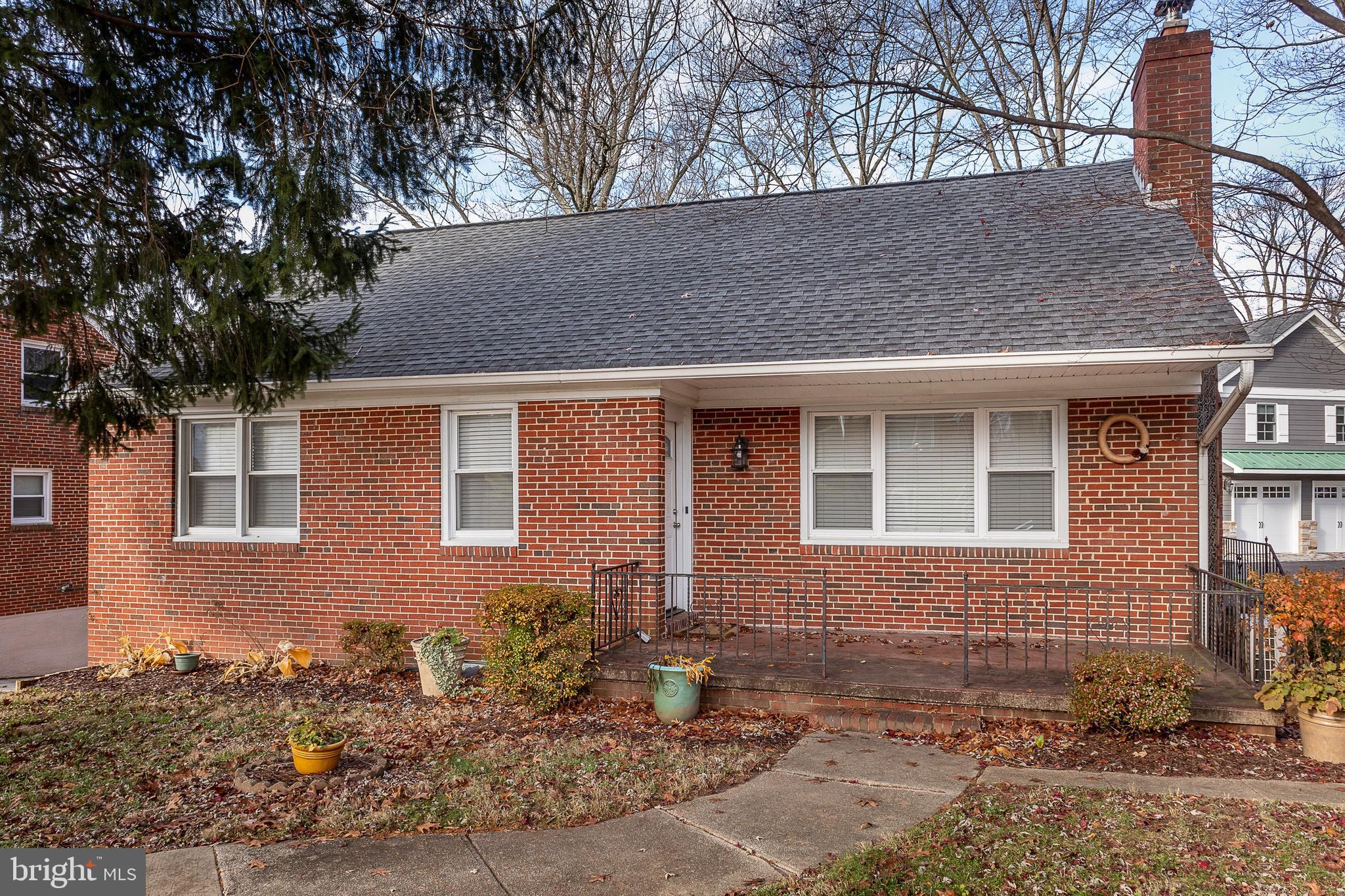 6704 Canongate Road Baltimore, MD 21239 - Photo 3 of 36