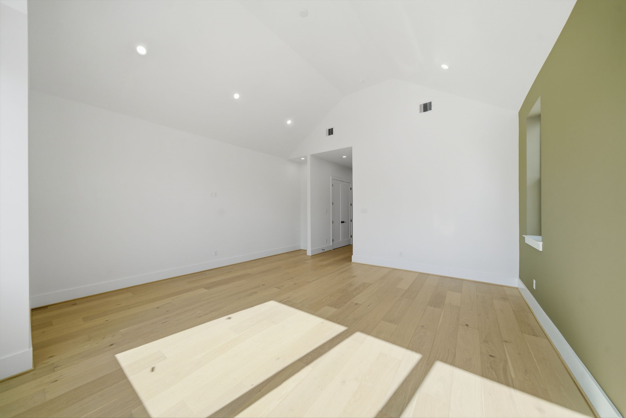 1227 Prince Street Houston, TX 77008 - Photo 17 of 35 a view of an empty room