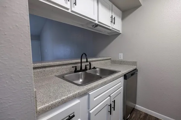 $1,229 | 15100 Golden Eagle Drive, Unit 702, Humble, TX 77396