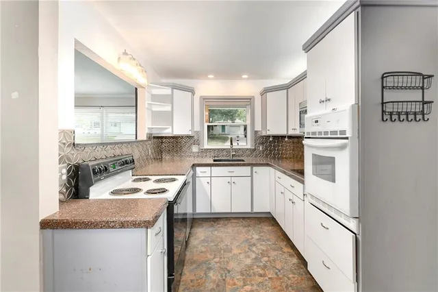 $299,900 | 9503 Grandview Drive, Overland Park, KS 66212