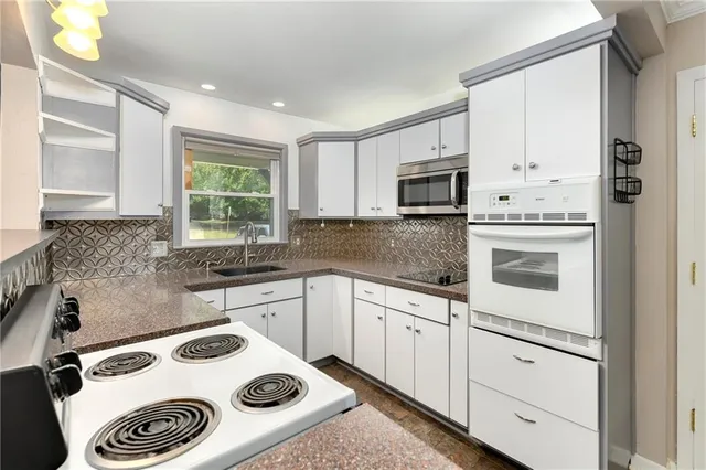 $299,900 | 9503 Grandview Drive, Overland Park, KS 66212