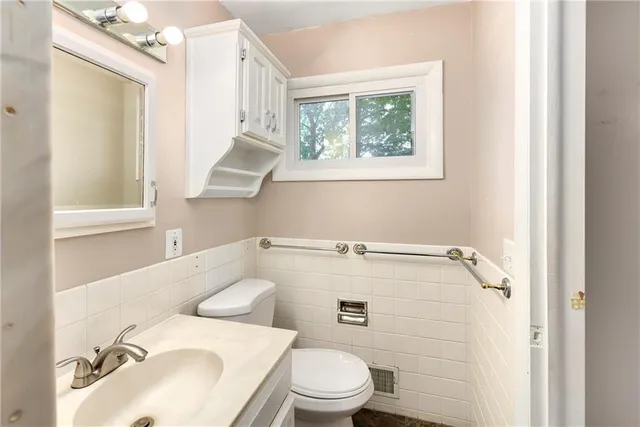 $299,900 | 9503 Grandview Drive, Overland Park, KS 66212