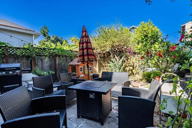 a view of a sitting area with furniture and plants