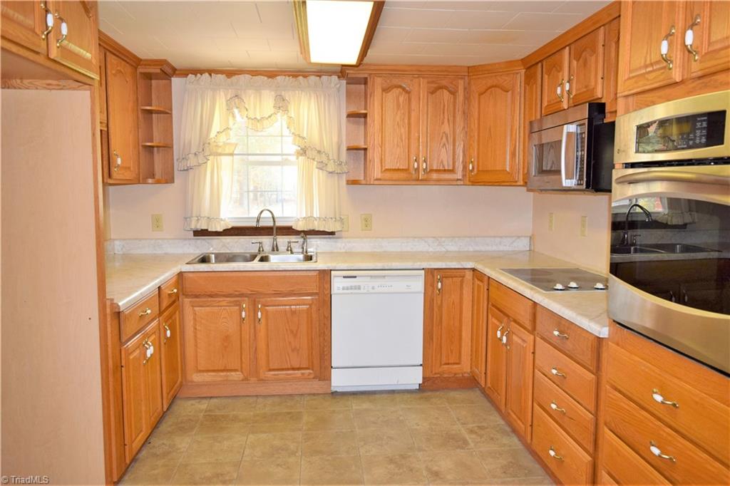 7936 Lester Road Stokesdale, NC 27357 - Photo 5 of 30 Kitchen
