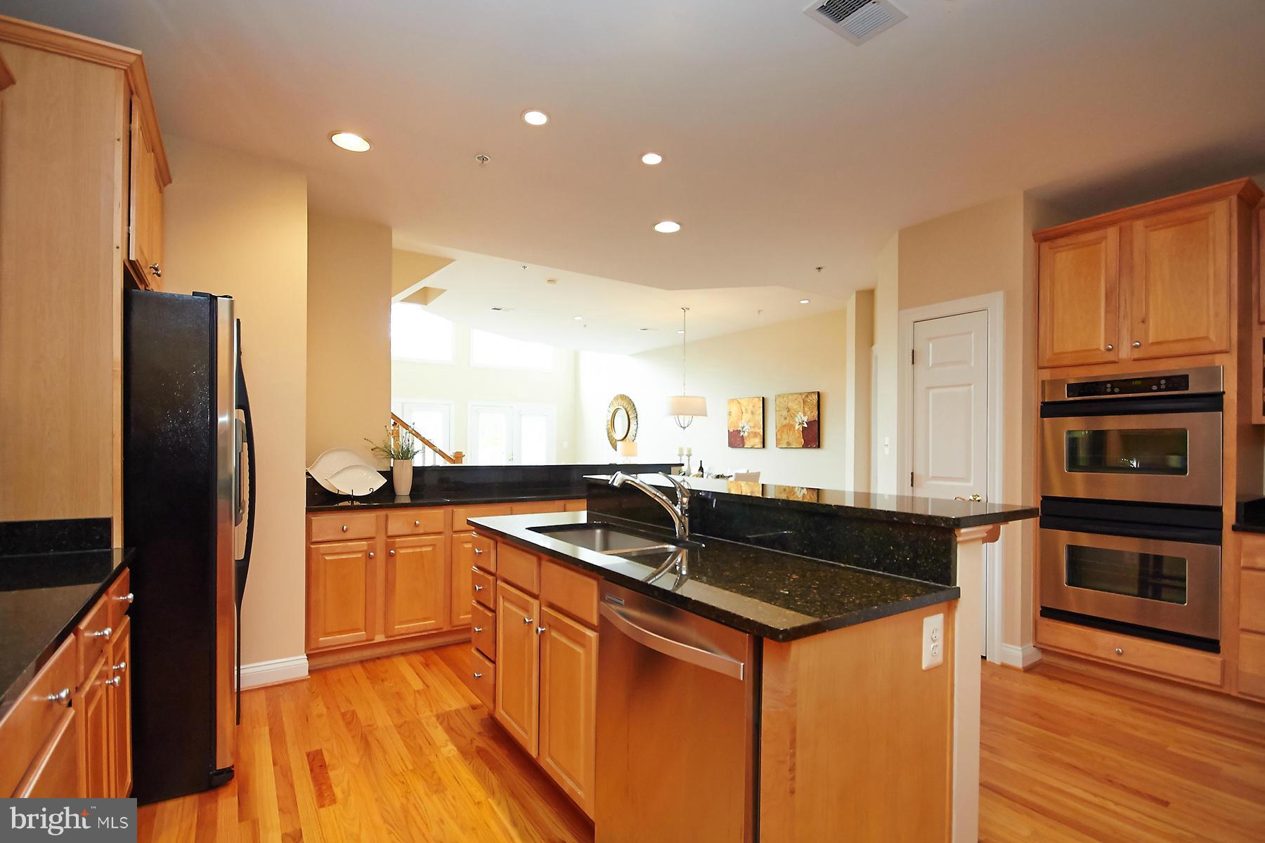 2078 Beacon Heights Drive Reston, VA 20191 - Photo 12 of 30 Kitchen