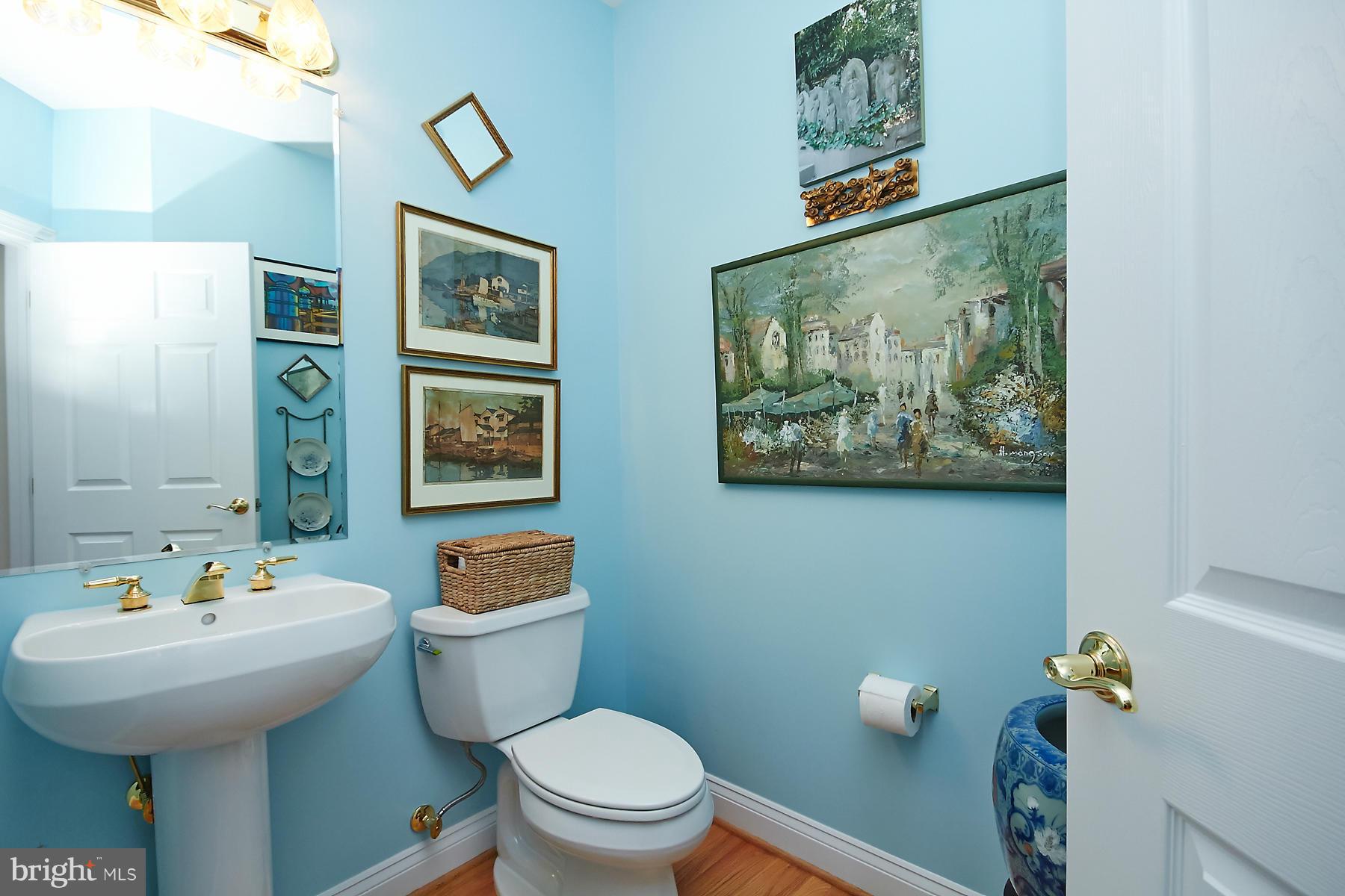 2078 Beacon Heights Drive Reston, VA 20191 - Photo 17 of 30 Bath