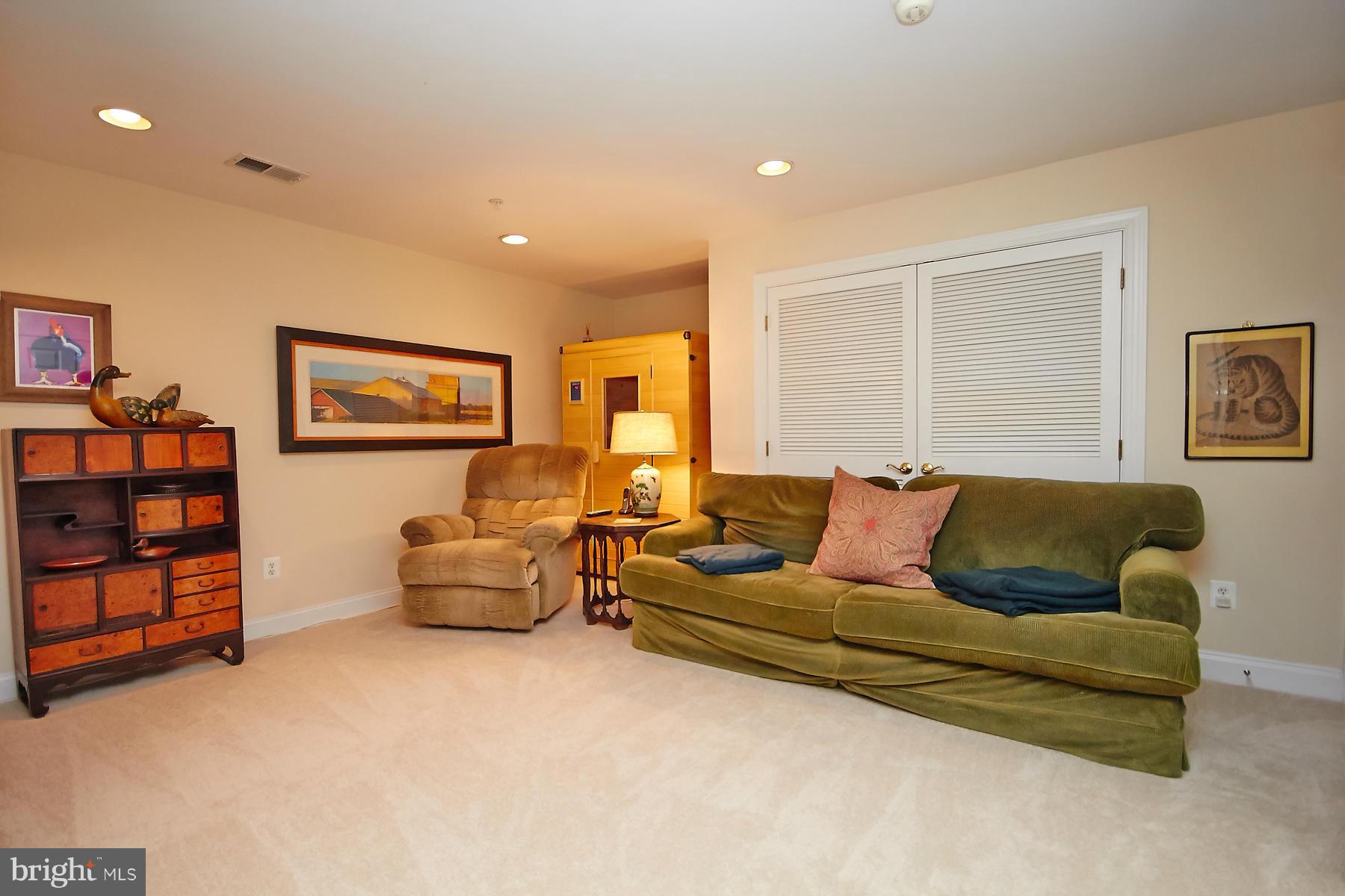 2078 Beacon Heights Drive Reston, VA 20191 - Photo 22 of 30 Family Room