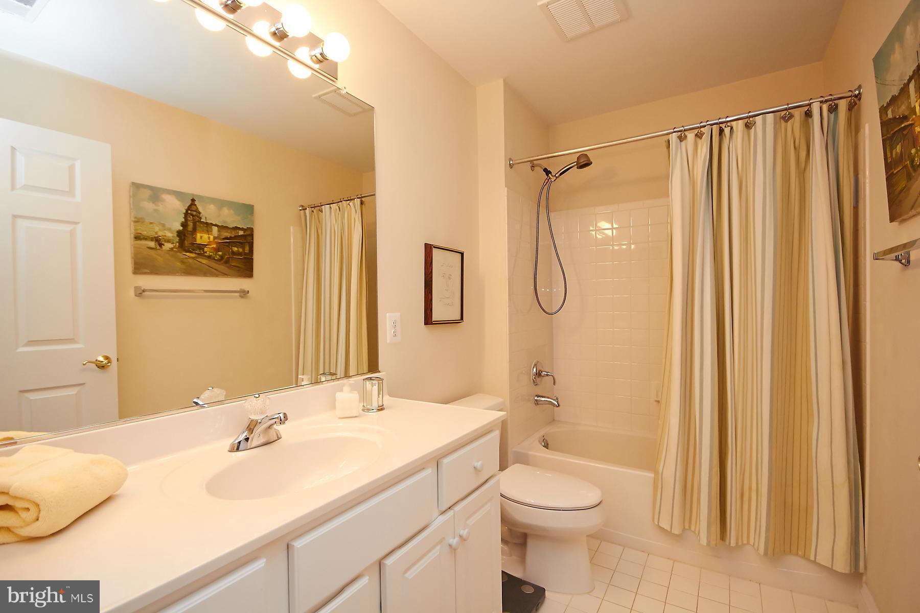 2078 Beacon Heights Drive Reston, VA 20191 - Photo 23 of 30 Bath
