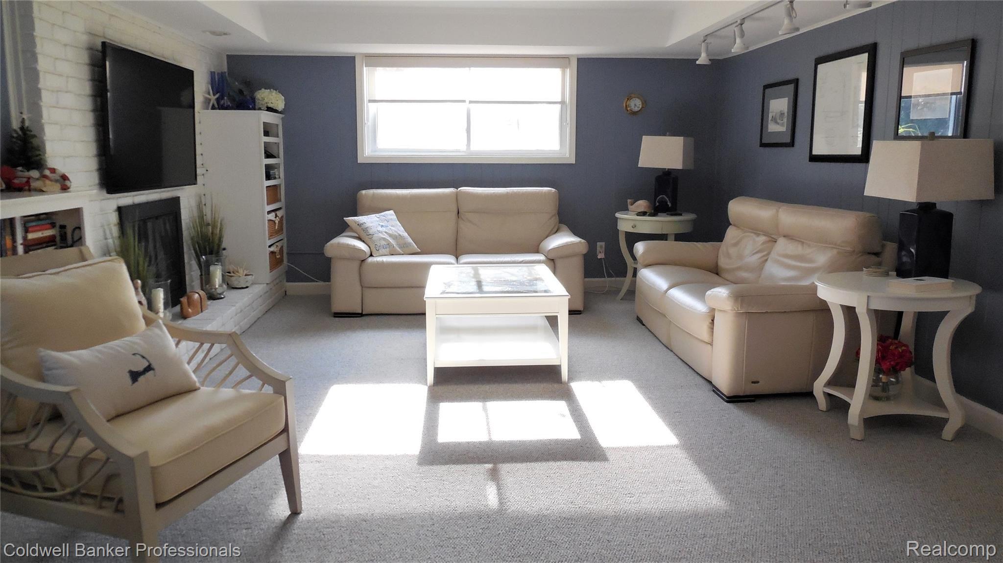 7543 Kingsbridge Road Canton, MI 48187 - Photo 24 of 41 Spacious Family Rm