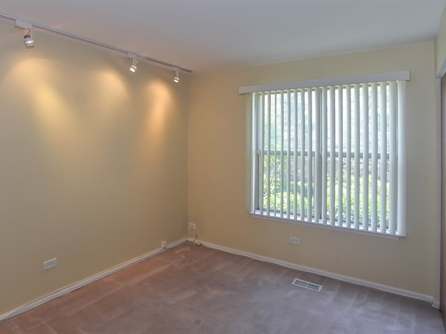 994 Ridgefield Lane, Unit 994 Wheeling, IL 60090 - Photo 17 of 19 a view of an empty room with a window